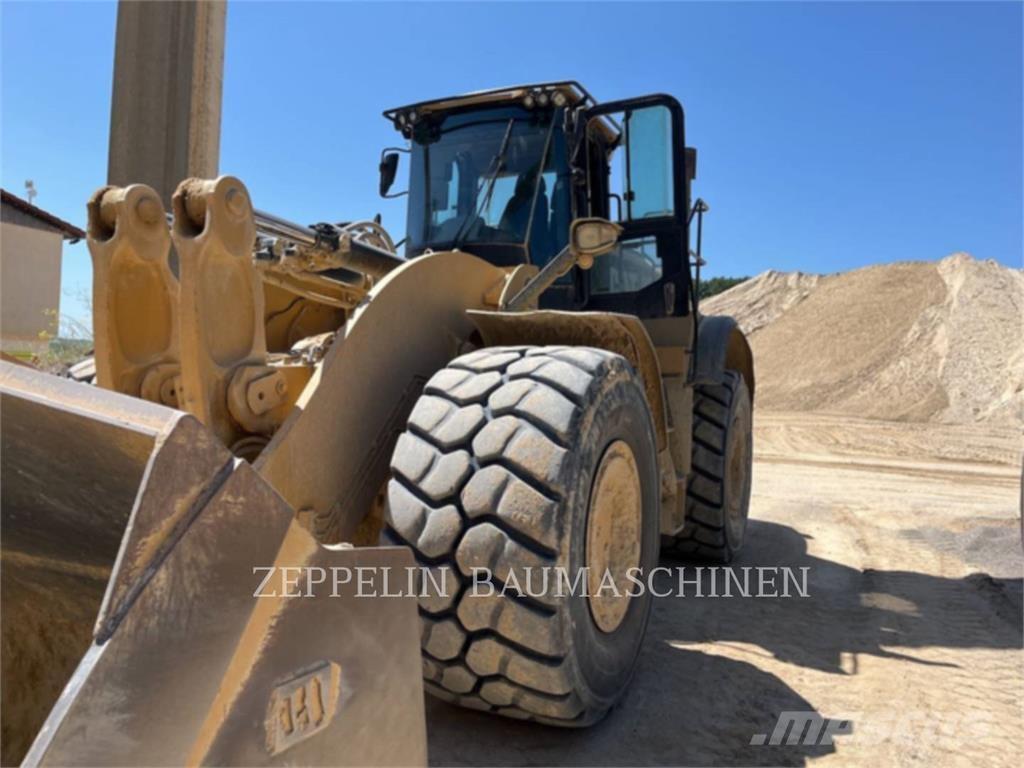 CAT 982M لوادر بعجل