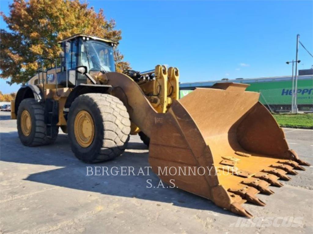 CAT 982M لوادر بعجل