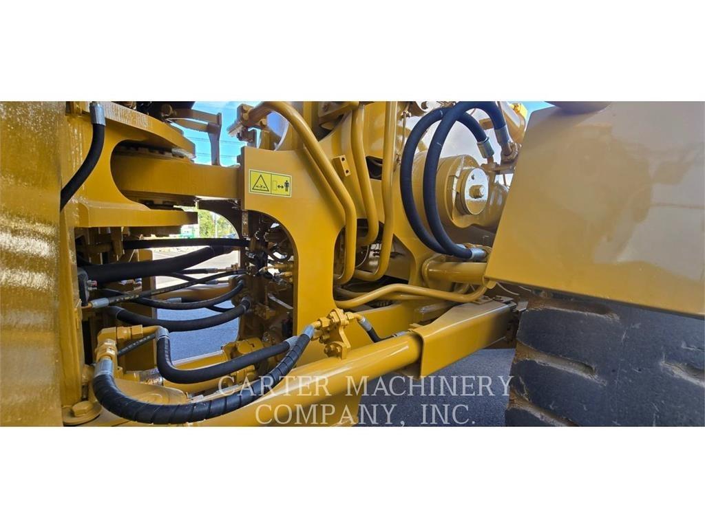 CAT 988 H لوادر بعجل