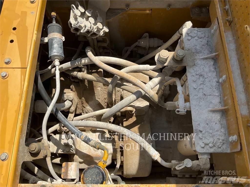 CAT 988H لوادر بعجل