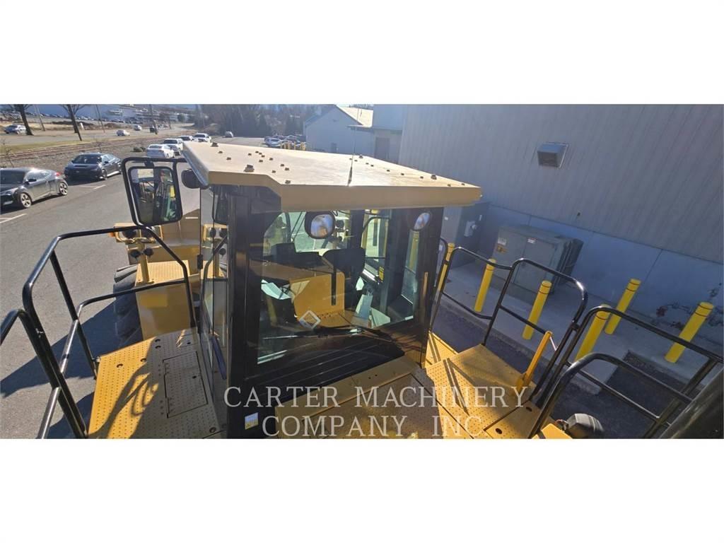 CAT 988H RBLD لوادر بعجل