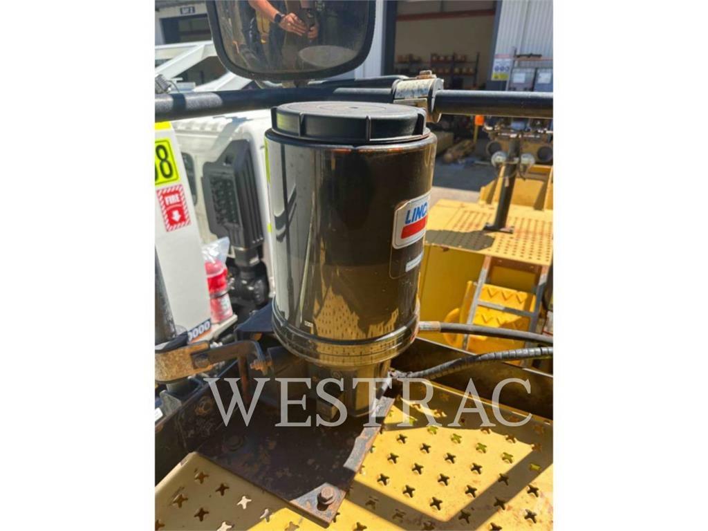 CAT 988K لوادر بعجل