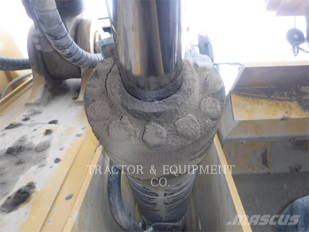 CAT 988K لوادر بعجل