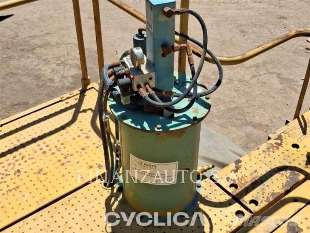 CAT 992G لوادر بعجل