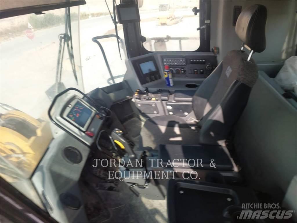 CAT 992KLRC لوادر بعجل