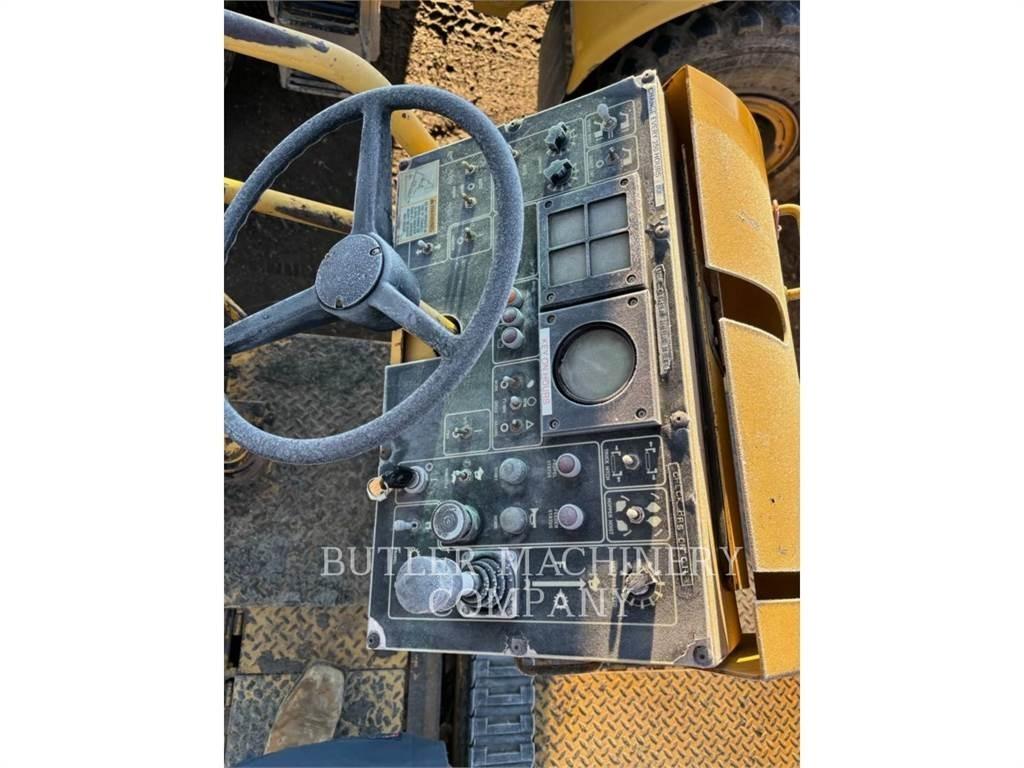 CAT AP-1000B معدات السفلتة