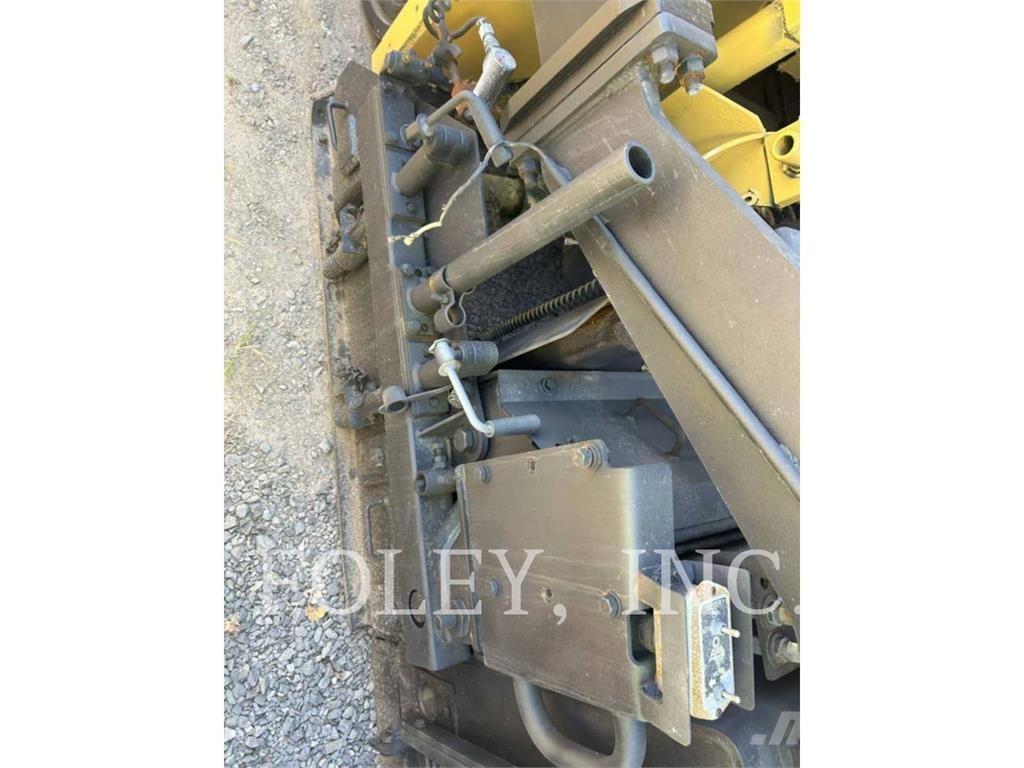 CAT AP-1055D معدات السفلتة