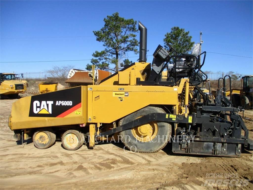 CAT AP-600D معدات السفلتة