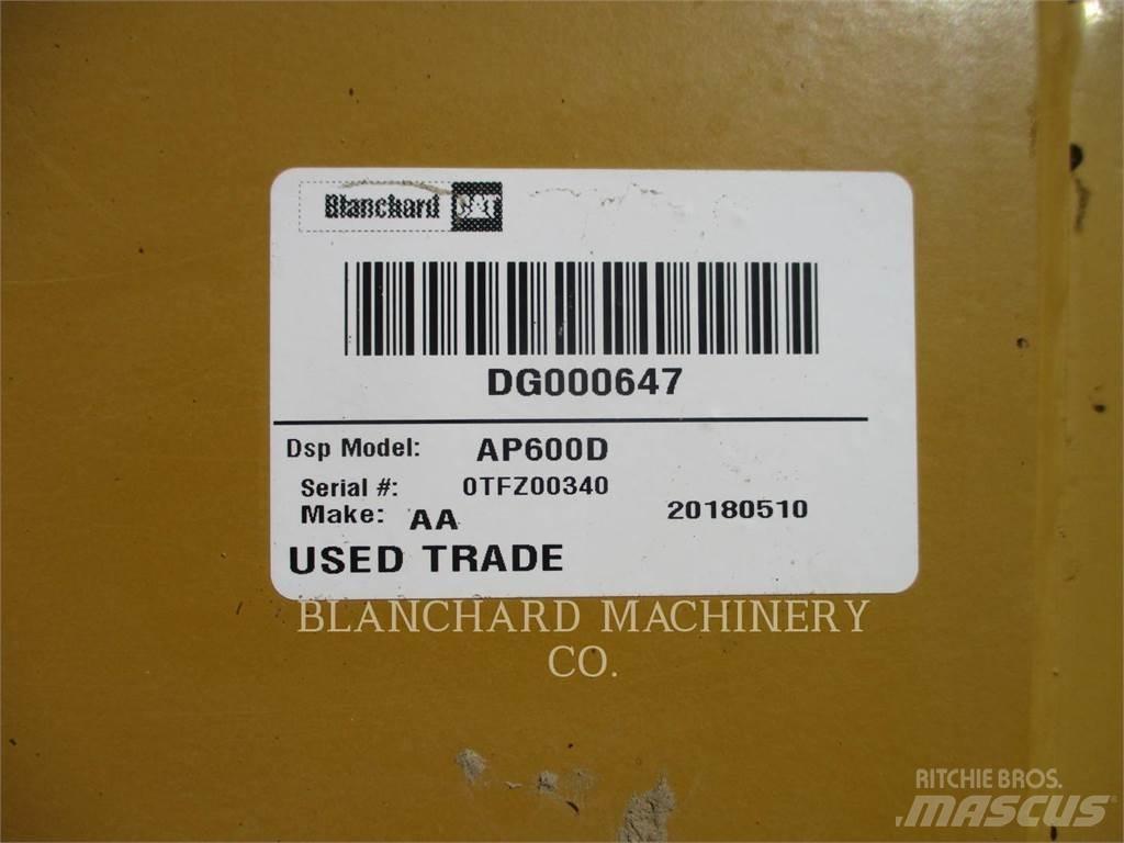 CAT AP-600D معدات السفلتة