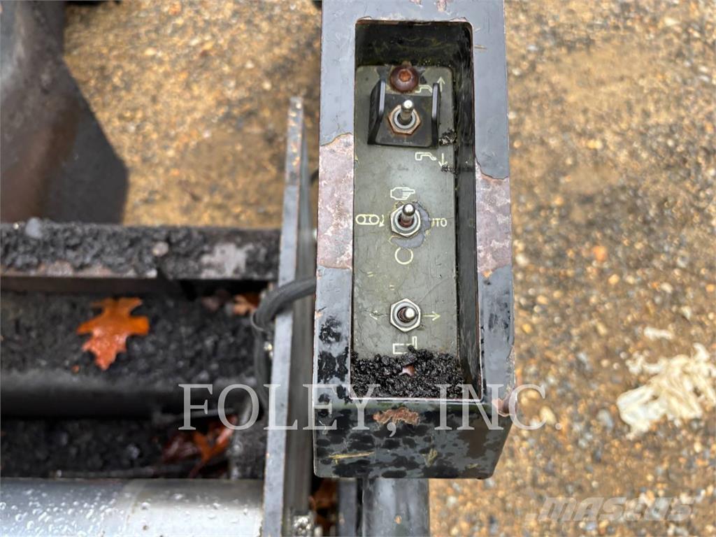 CAT AP-655D معدات السفلتة