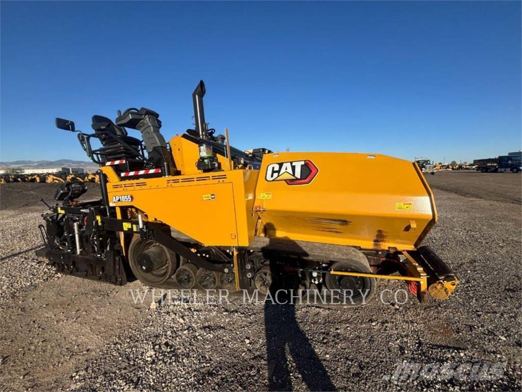 CAT AP1055 معدات السفلتة