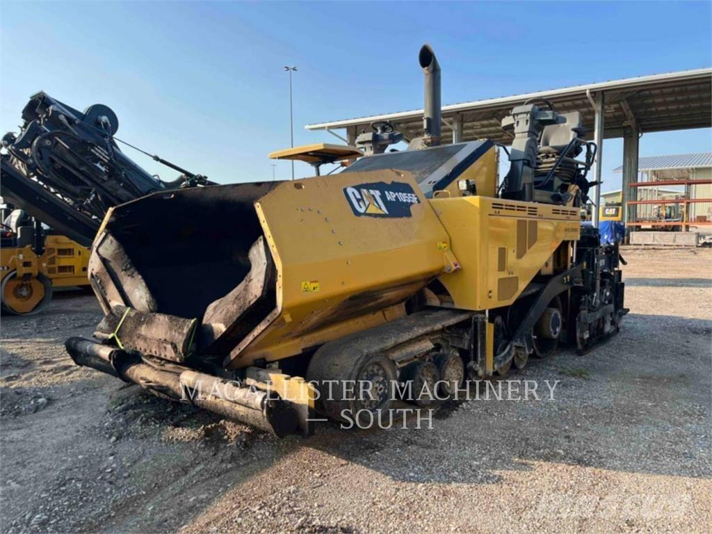 CAT AP1055F معدات السفلتة