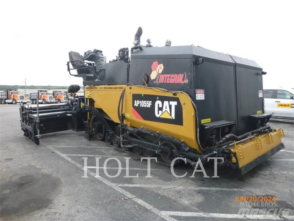 CAT AP1055F SPRAY PAVER معدات السفلتة