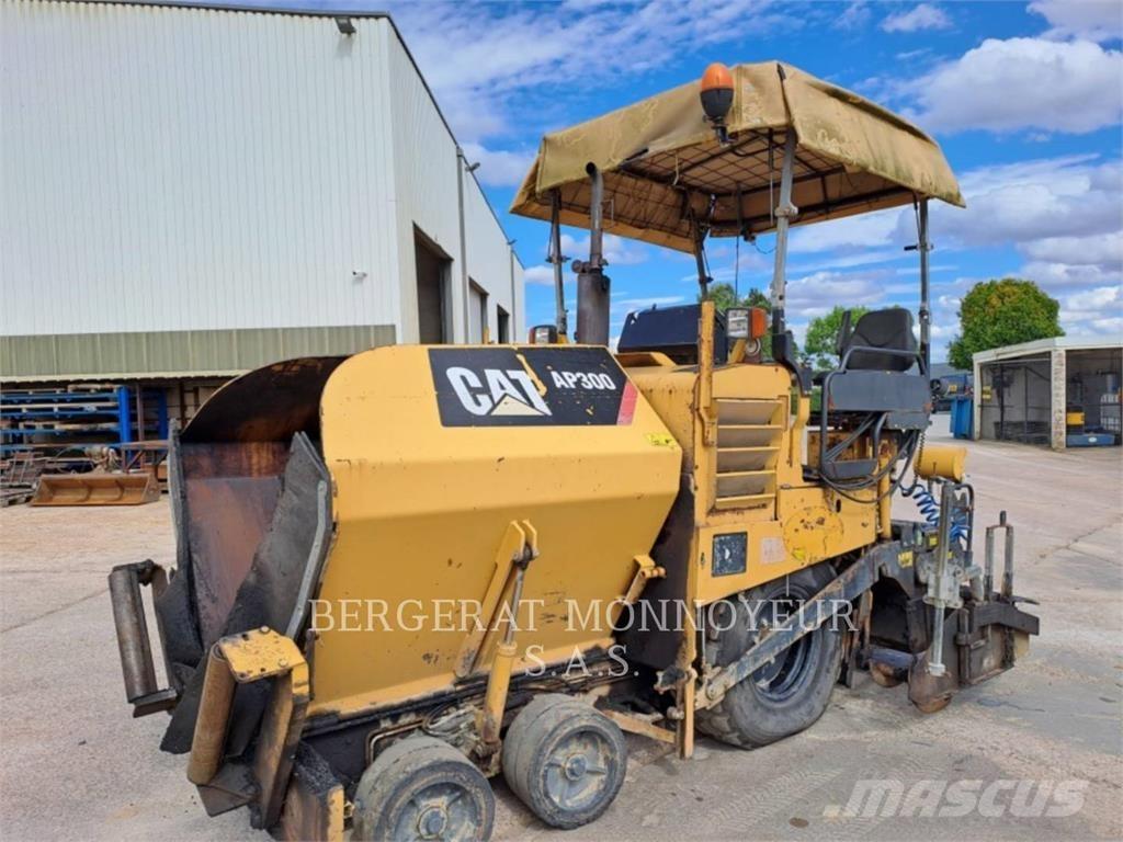 CAT AP300 معدات السفلتة
