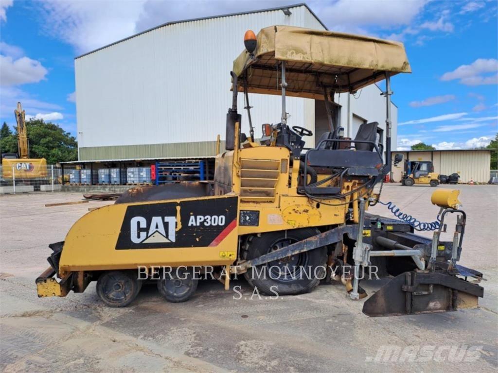 CAT AP300 معدات السفلتة