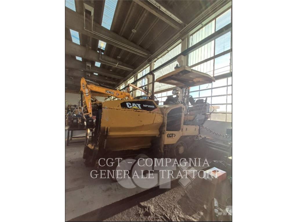 CAT AP300F معدات السفلتة