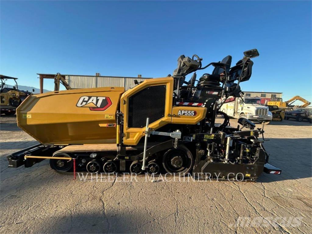 CAT AP555 معدات السفلتة