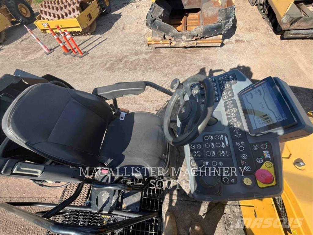 CAT AP555 معدات السفلتة