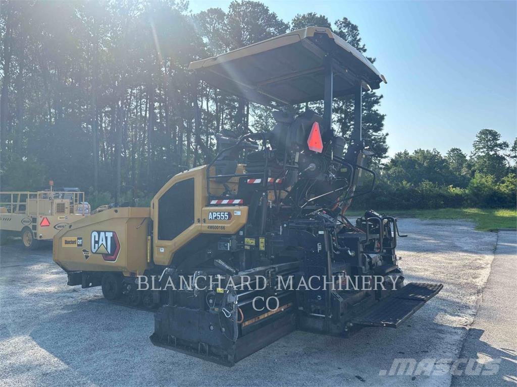 CAT AP555 معدات السفلتة