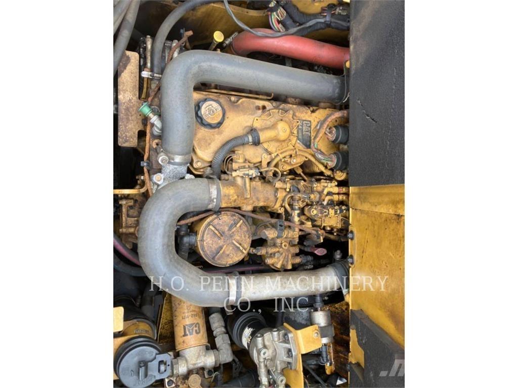 CAT AP555F معدات السفلتة