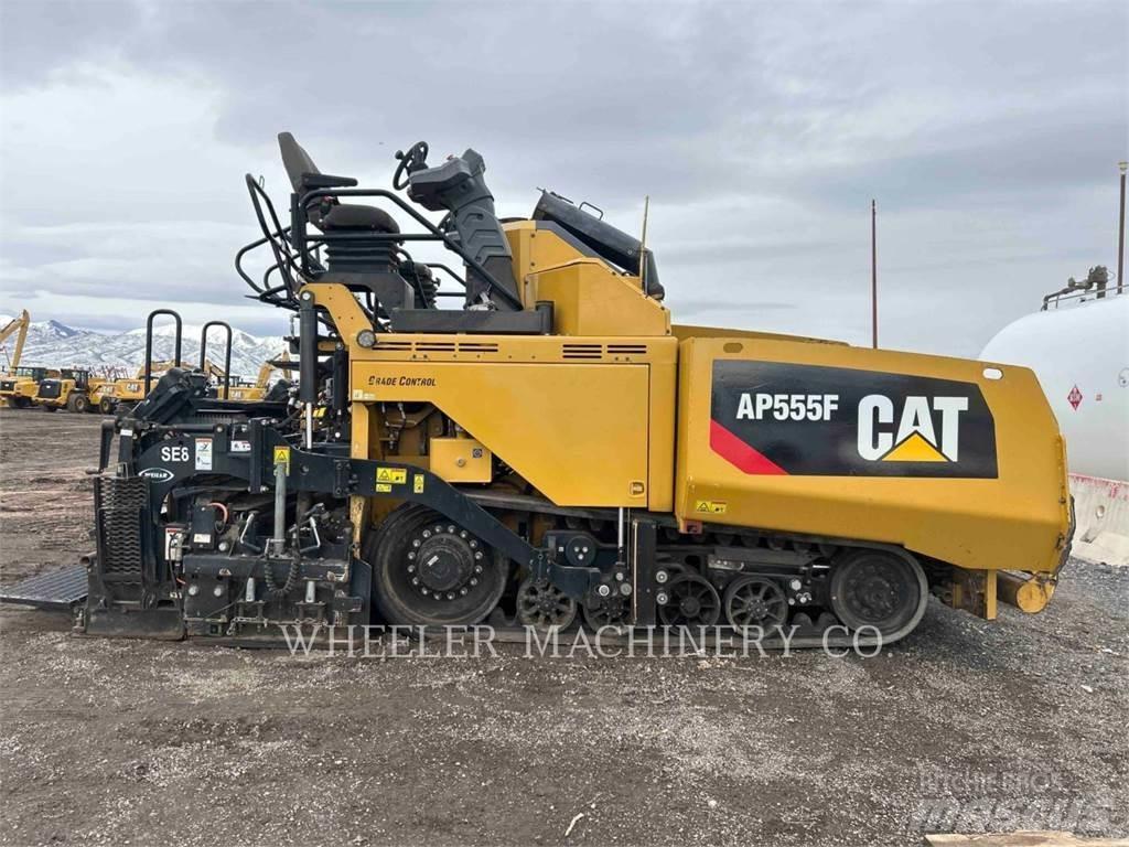 CAT AP555F معدات السفلتة