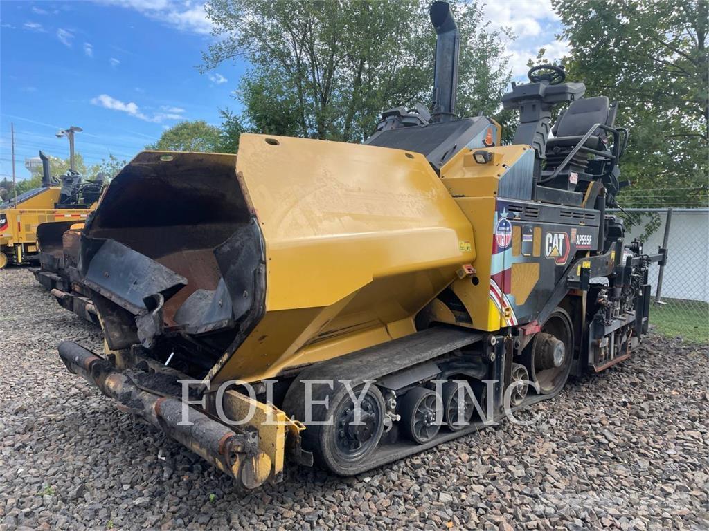 CAT AP555F معدات السفلتة