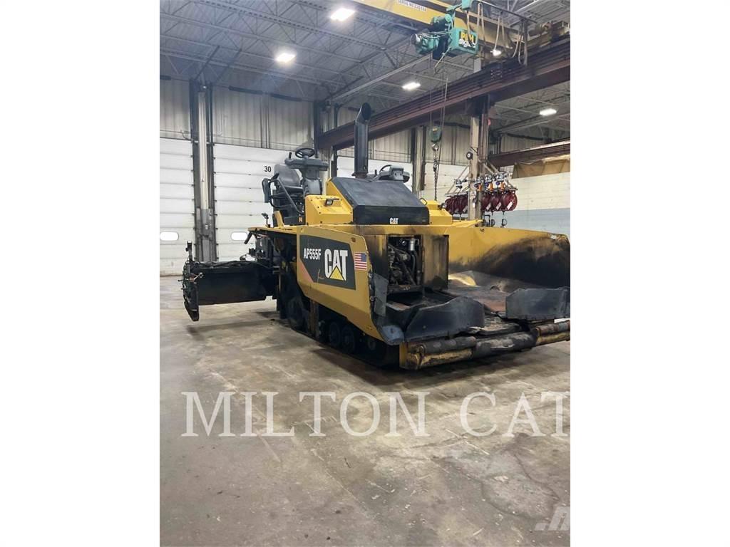 CAT AP555F معدات السفلتة