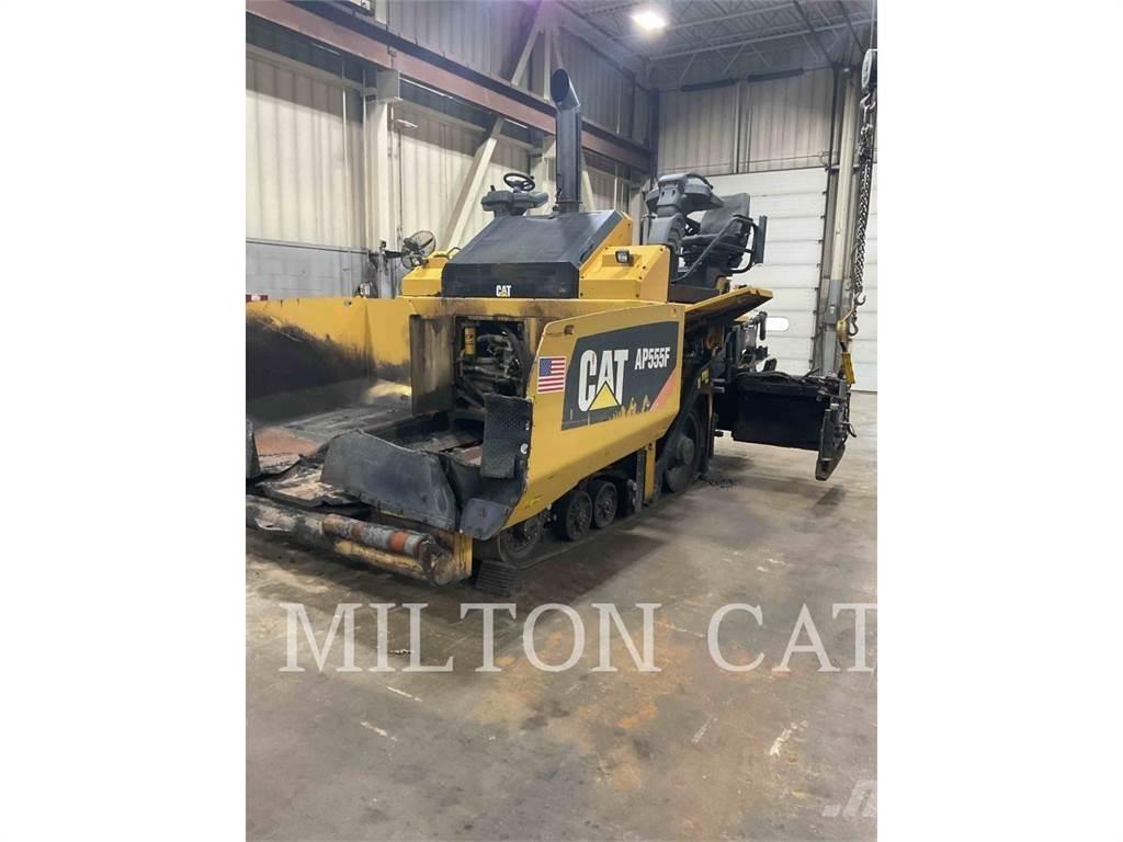 CAT AP555F معدات السفلتة