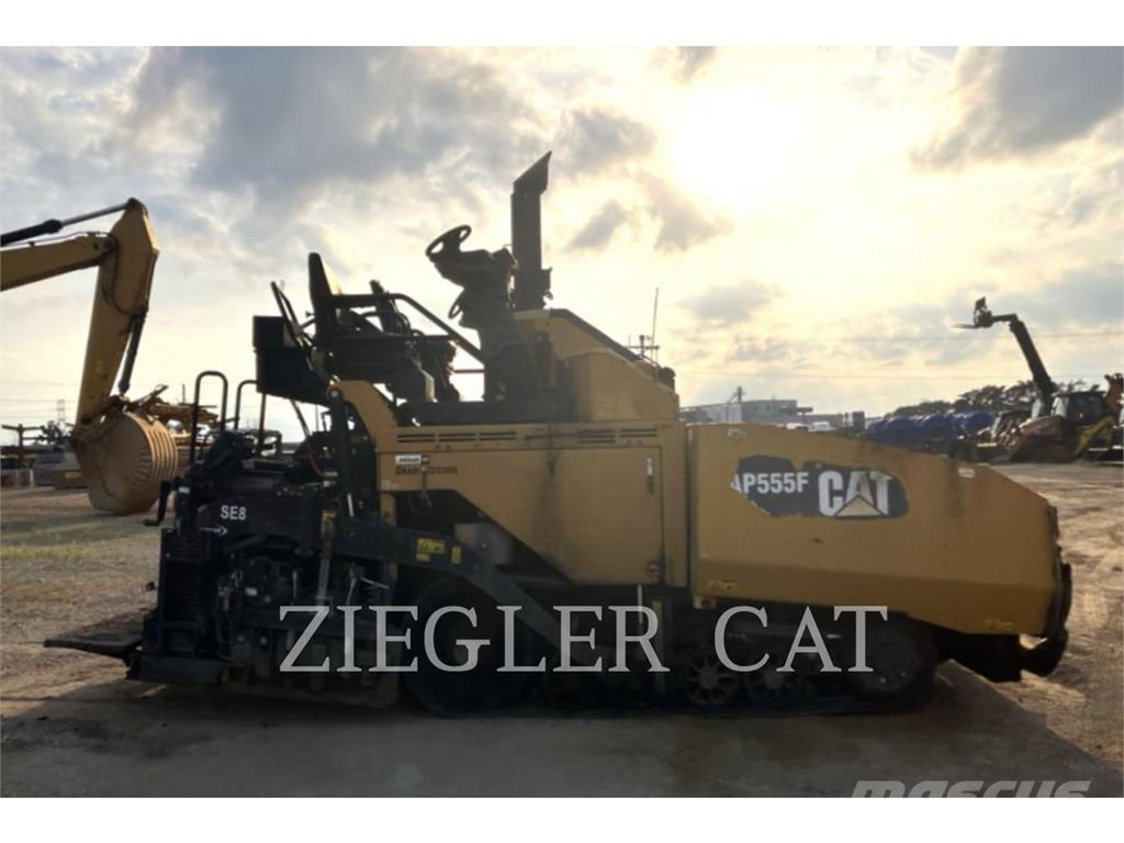 CAT AP555F معدات السفلتة