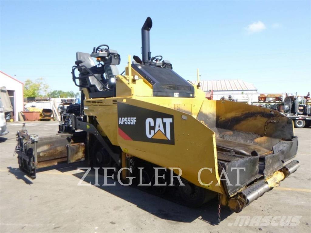 CAT AP555F معدات السفلتة