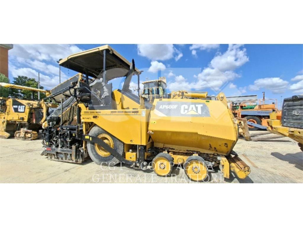 CAT AP600F معدات السفلتة
