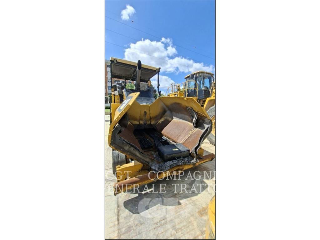 CAT AP600F معدات السفلتة