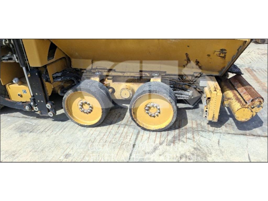 CAT AP600F معدات السفلتة