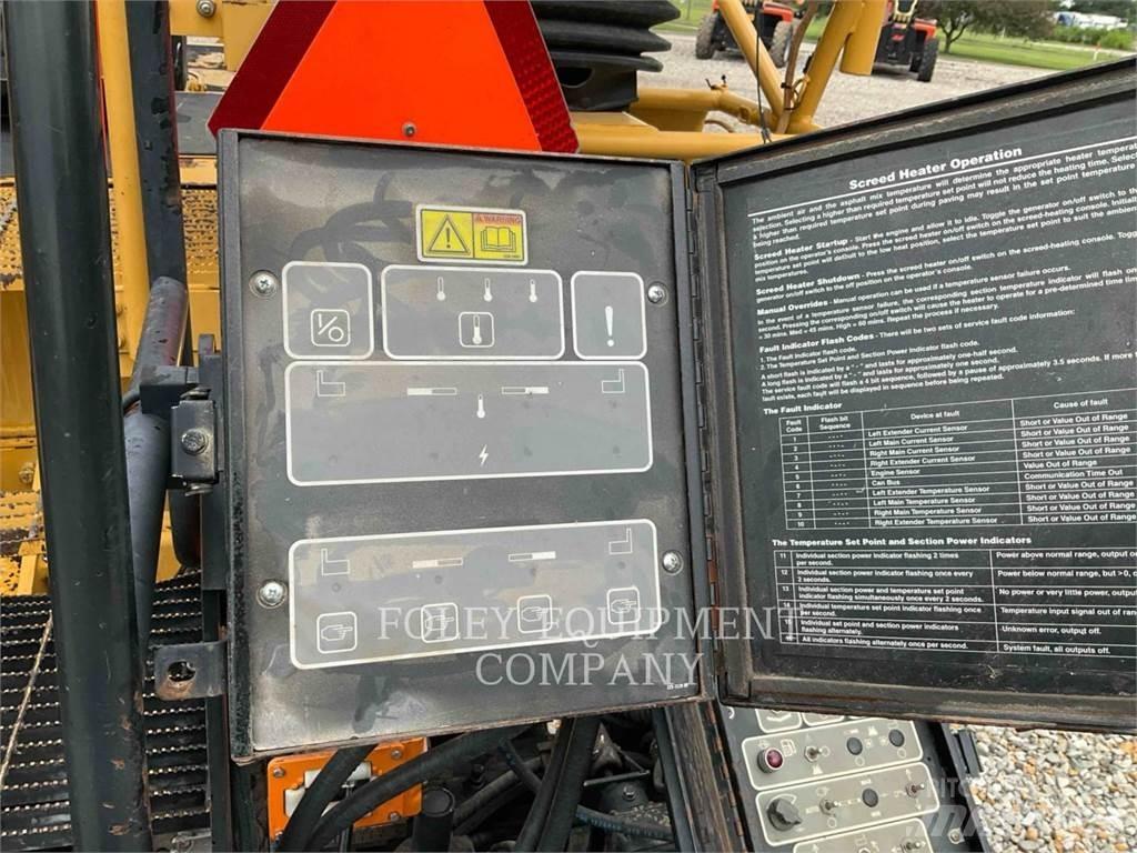 CAT AP655C معدات السفلتة