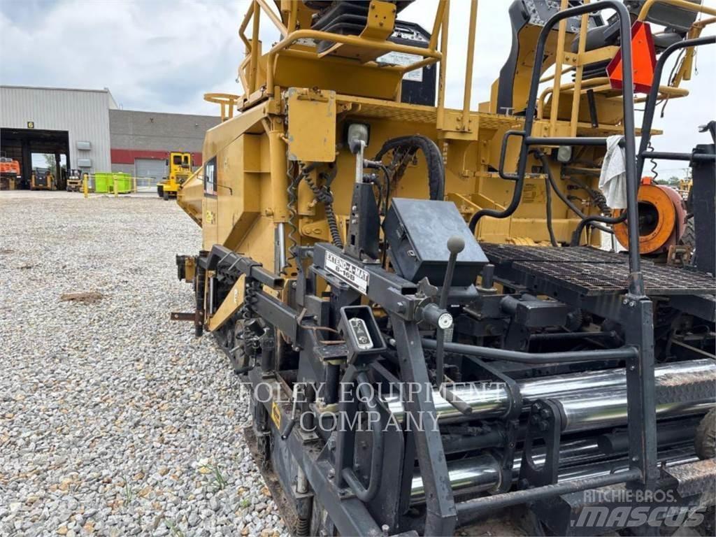 CAT AP655C معدات السفلتة
