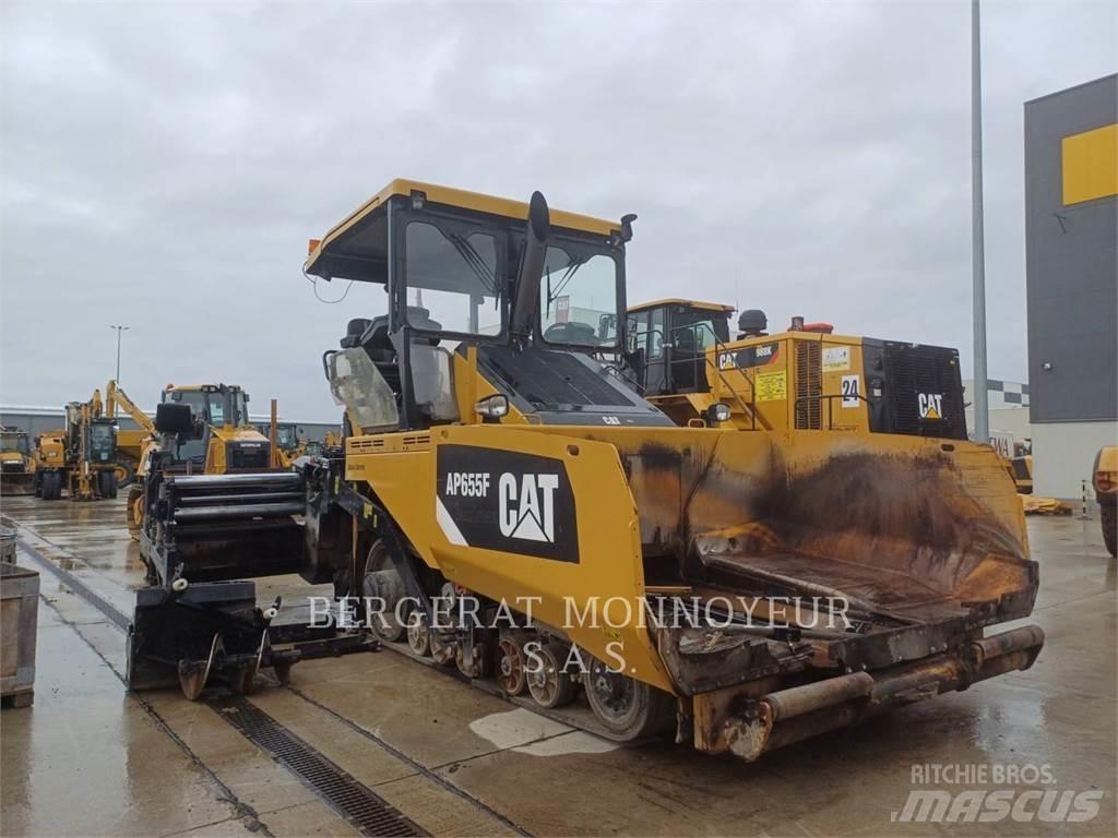 CAT AP655F معدات السفلتة