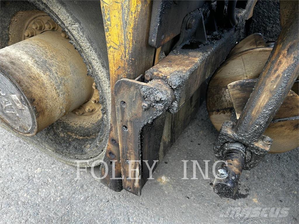CAT AP655F معدات السفلتة