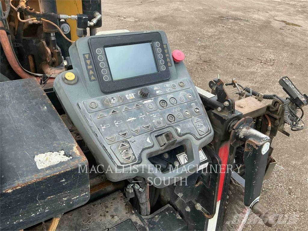 CAT AP655F معدات السفلتة