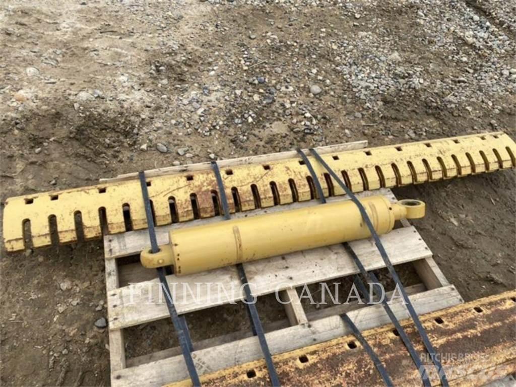 CAT ATTACHMENTS 14M قاذفات الجليد