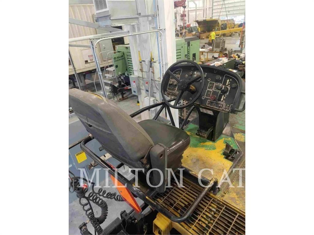 CAT BG-2455D معدات السفلتة