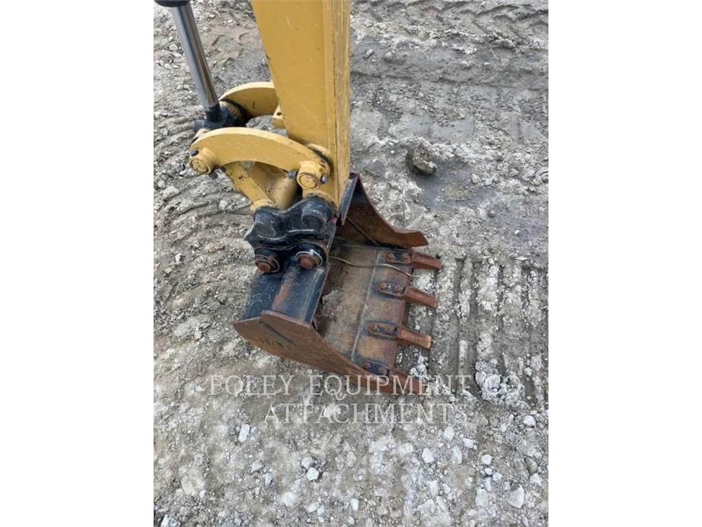 CAT BK301P20 حفارات زحافة