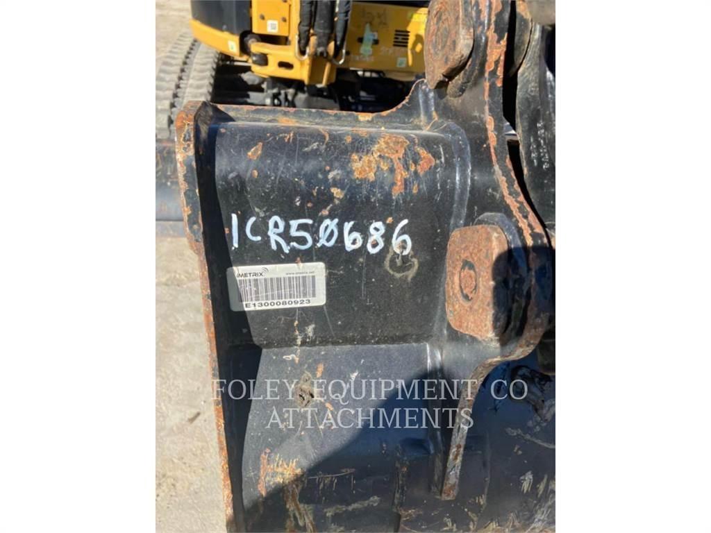 CAT BK302P24 حفارات زحافة