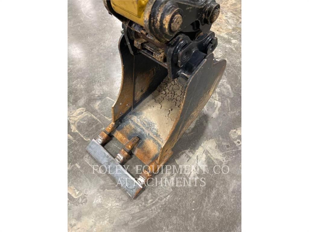 CAT BK303P16 حفارات زحافة