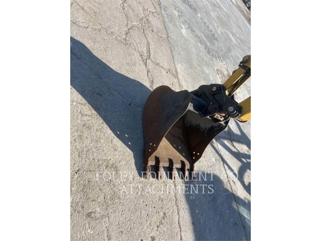 CAT BK305P30 حفارات زحافة