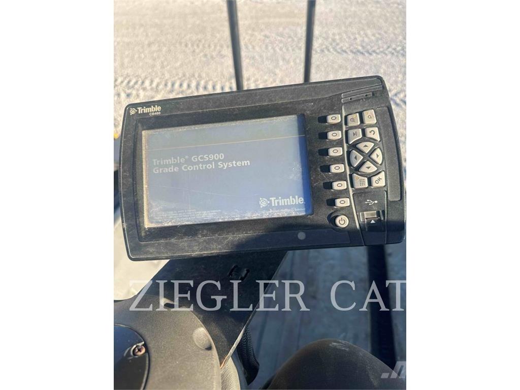 CAT CB15 ضاغطات التربة