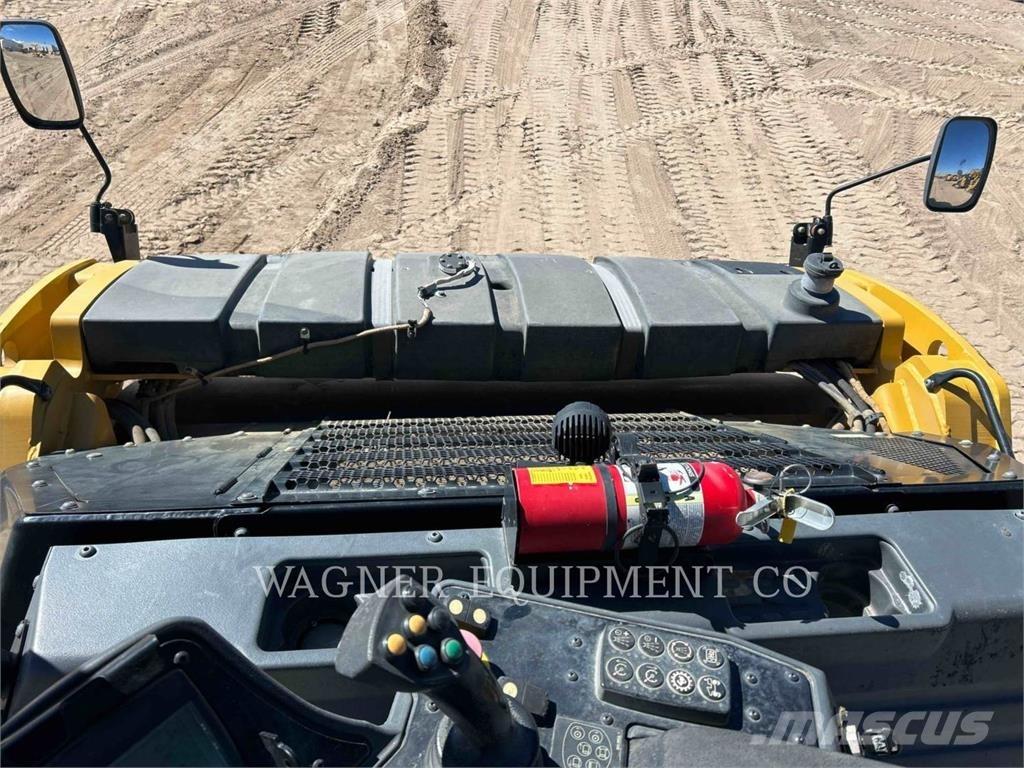 CAT CB16 معدات السفلتة