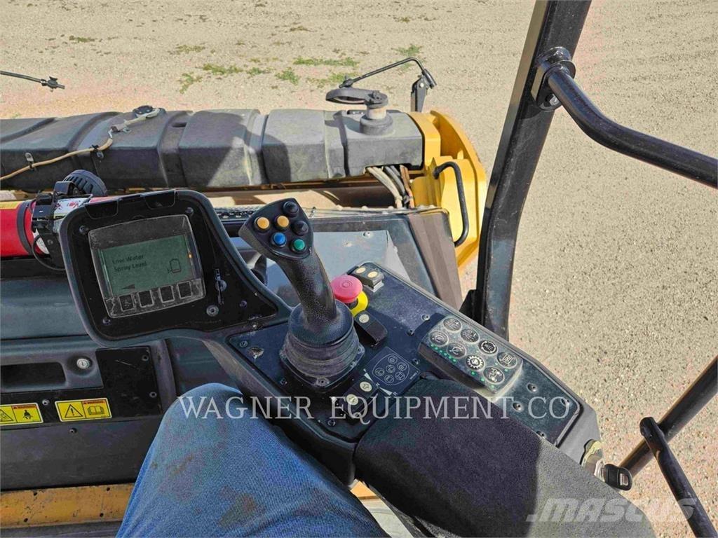 CAT CB16 معدات السفلتة