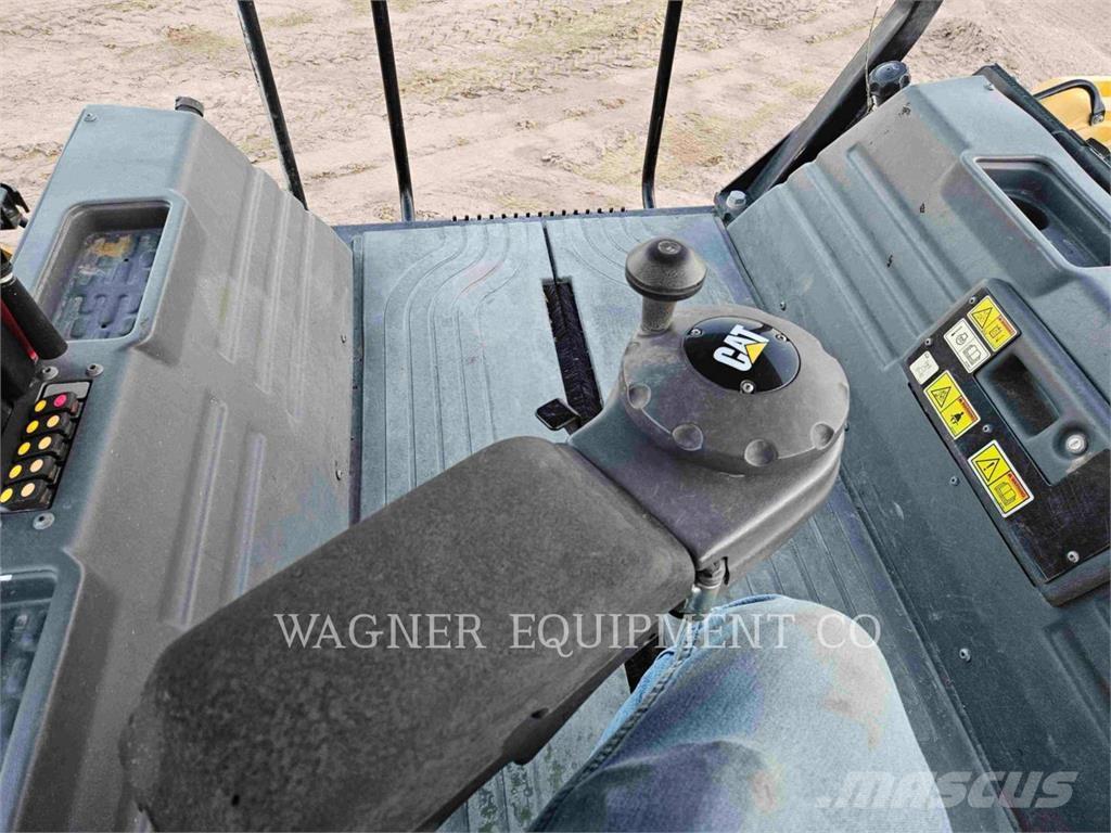 CAT CB16 معدات السفلتة