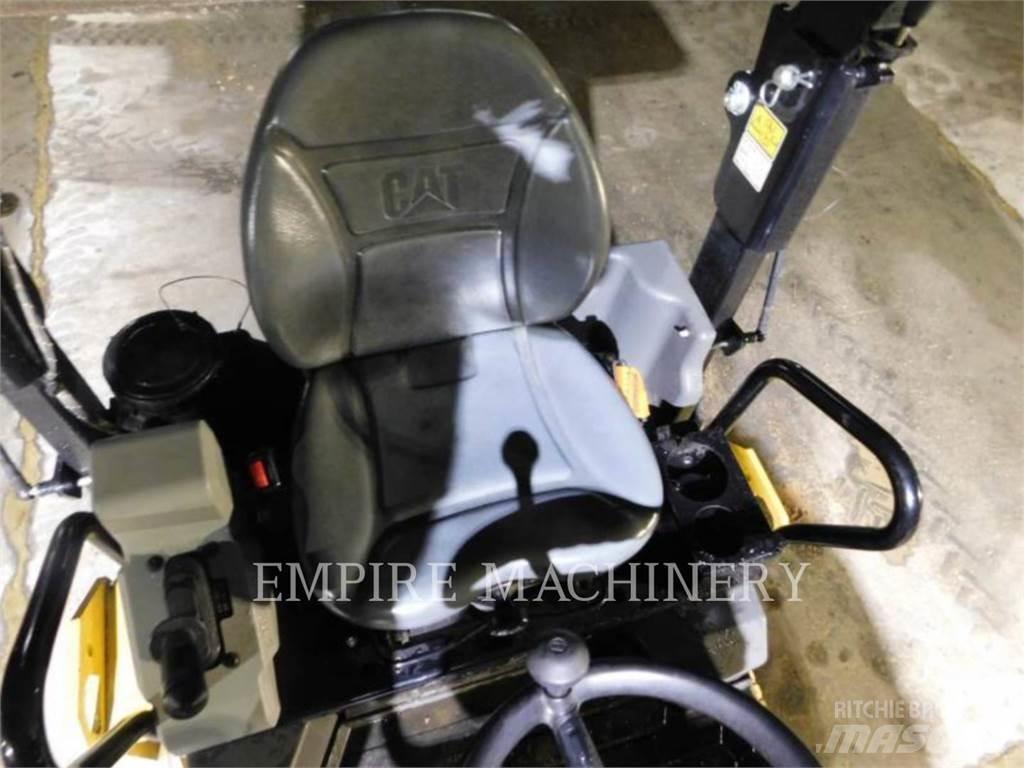 CAT CB2.7GC مداحل ثنائية الاسطوانة