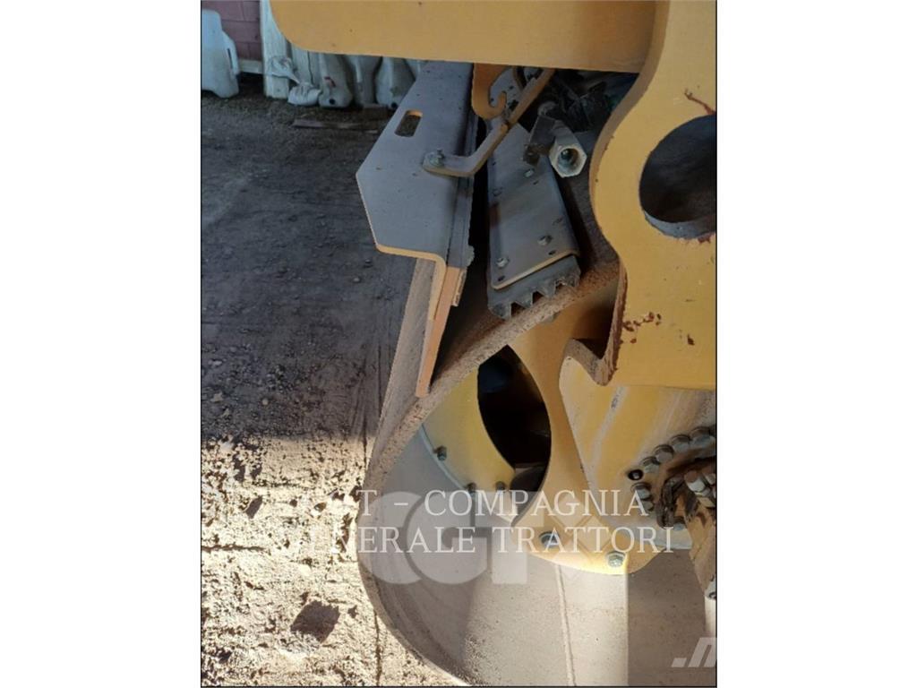 CAT CB7 معدات السفلتة